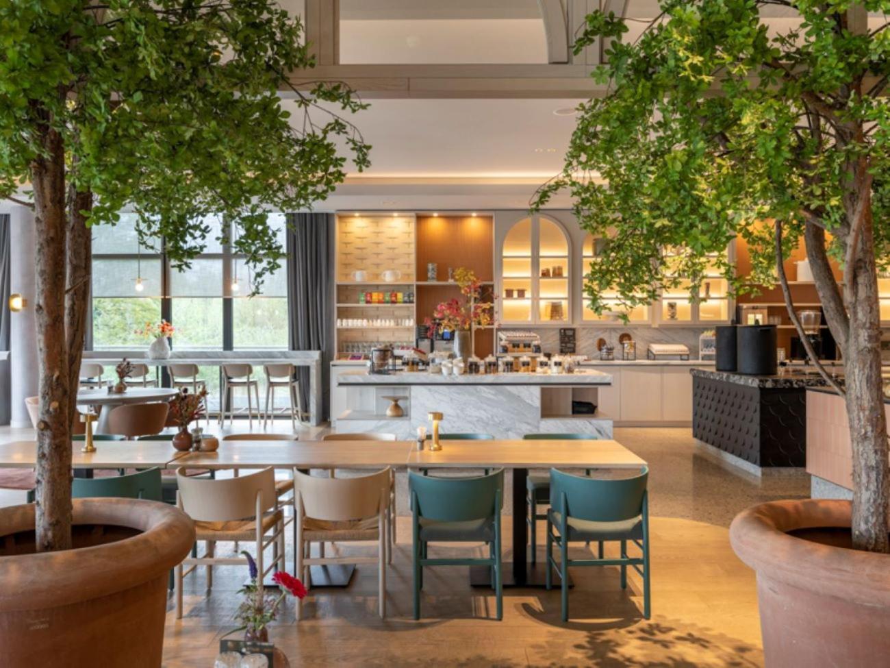 Van Der Valk Hotel Deventer Bagian luar foto