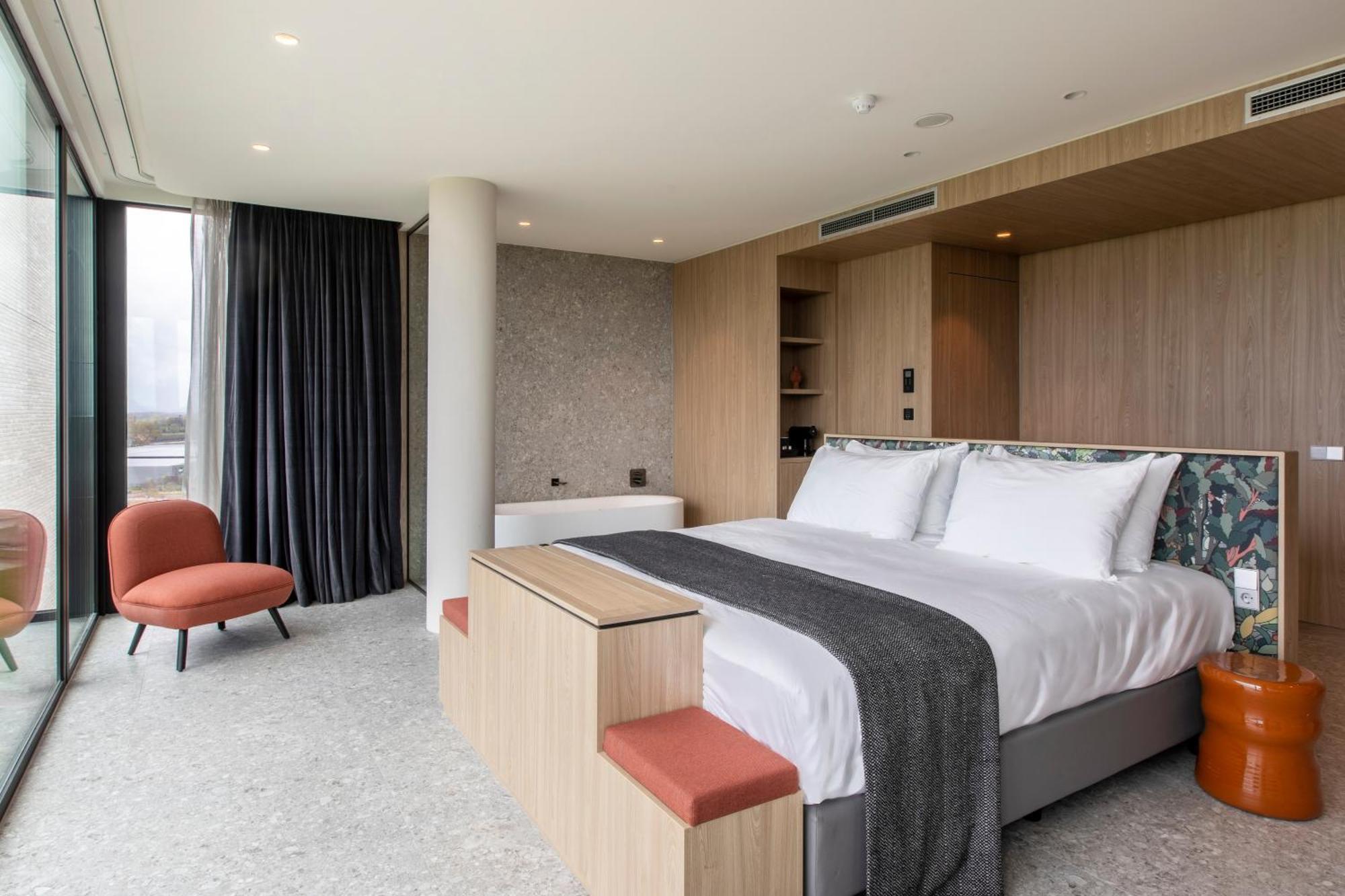 Van Der Valk Hotel Deventer Bagian luar foto