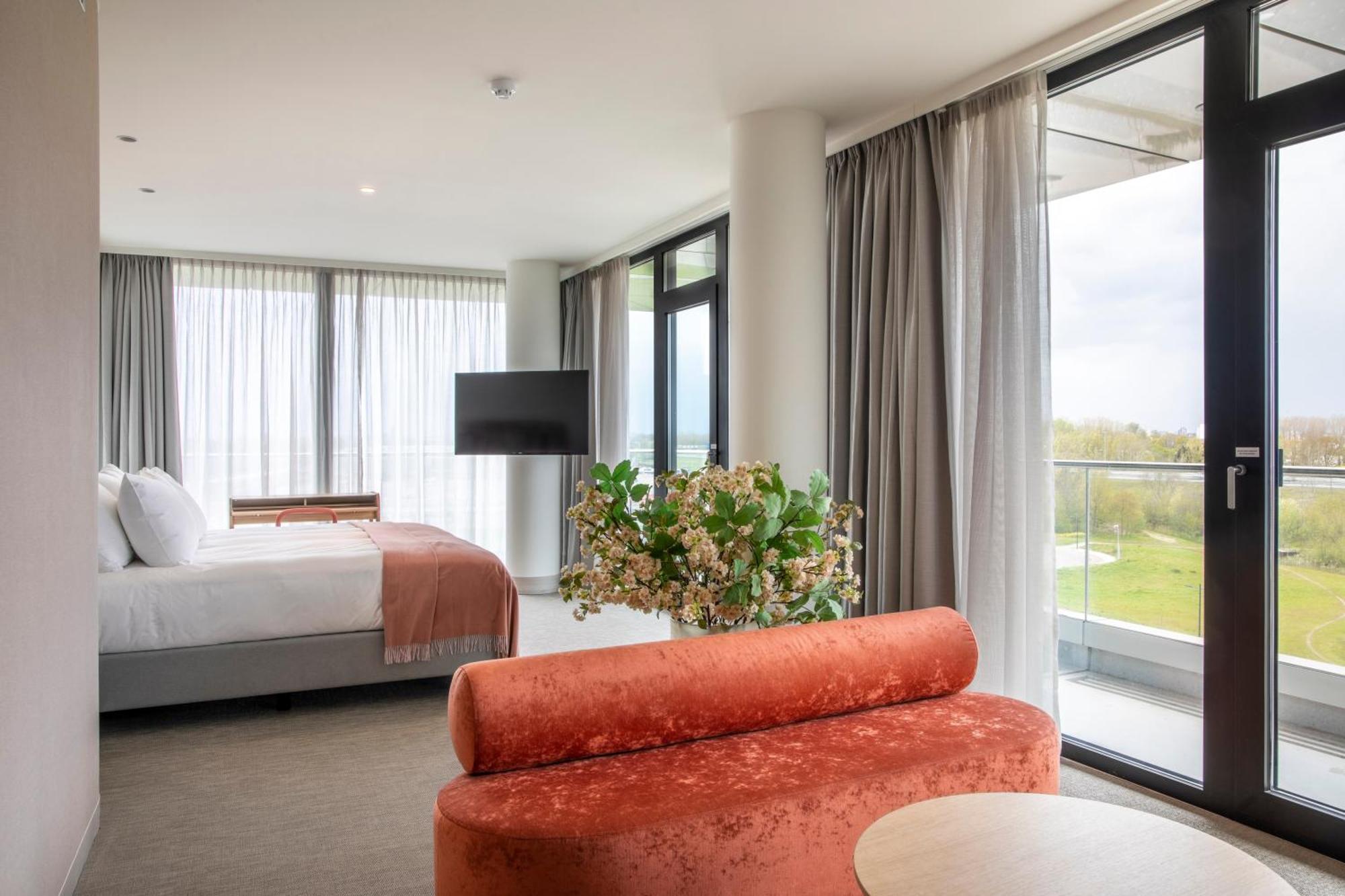 Van Der Valk Hotel Deventer Bagian luar foto